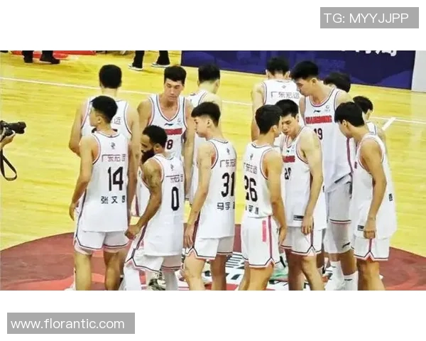 山西汾酒男篮迎战深圳队全力争胜展现团队精神与实力