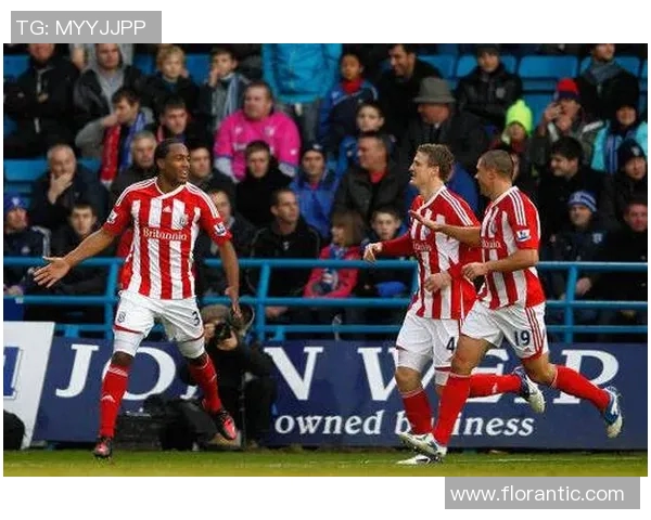 斯托克城迎战诺维奇展现英冠激烈对抗精彩瞬间