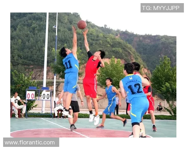 新疆队与黑龙江的激烈对决展现篮球魅力与团队精神的巅峰对抗 新疆队与黑龙江的激烈对决展现篮球魅力与团队精神的巅峰对抗